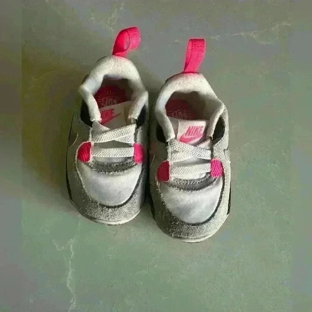 Infant girl Nike.
